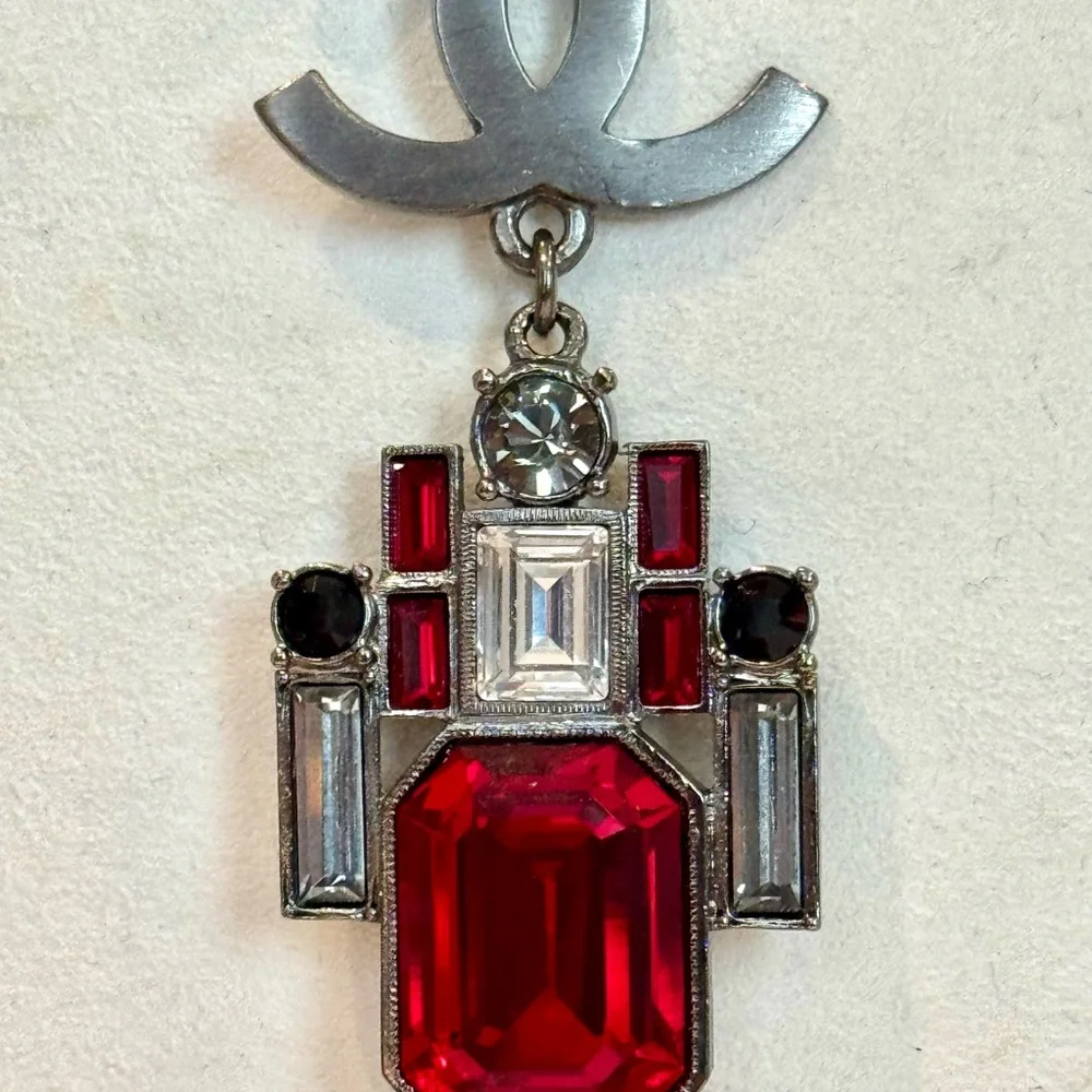 Chanel 2005P Red Gripoix Glass & Crystal Pendant Necklace – Made in France - Picture 6 of 6